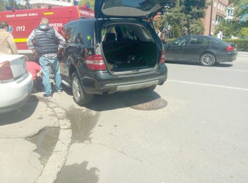 Octagenară lovită de un ML, în timp ce traversa strada fără să se asigure